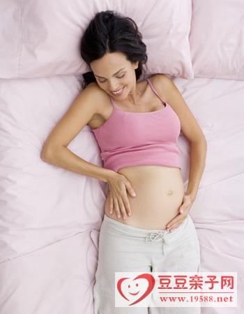 孕妇孕期腹部按摩，抹维生素E有效预防妊娠纹