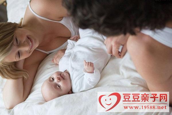 母乳按需哺乳符合宝宝的生理发育需要