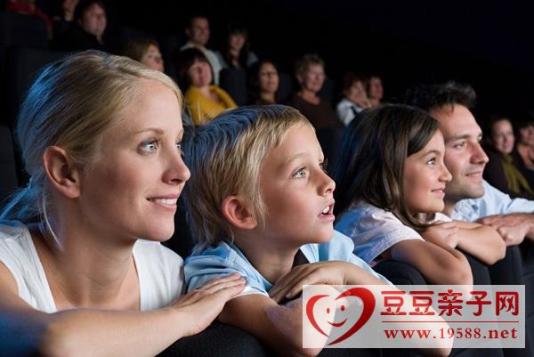 父母带孩子看电影要注意哪些事项
