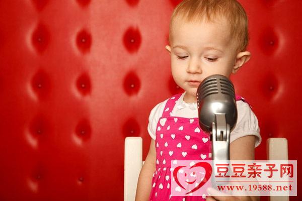 孩子唱歌老跑调，孩子唱歌正确的发声练习
