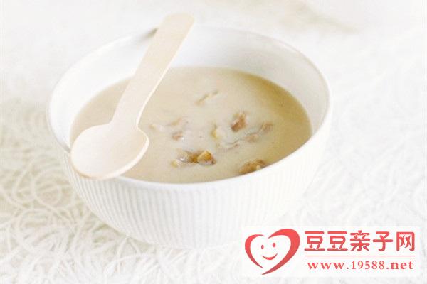 宝宝美食蘑菇银芽汤有清热解毒，防止便秘功效