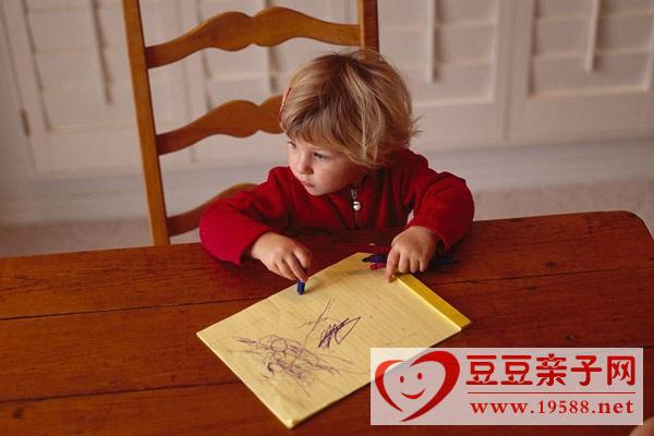 幼儿绘画家长不要过多干预，让孩子天马行空自由绘画
