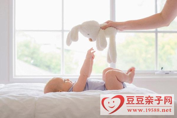宝宝1周岁内亲子游戏促进宝宝各方面发育