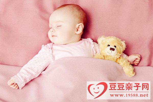 培养宝宝睡眠习惯，不要让宝宝含奶嘴入睡