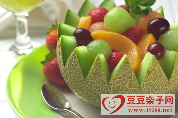 夏季宝宝吃水果要分体质，腹泻时别吃梨，西瓜不能多吃