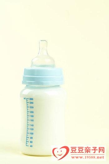 宝宝多大适合用杯子？如何避免宝宝奶瓶龋