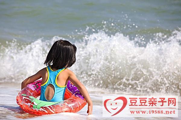亲子活动：父母带孩子去海边，要注意哪些？