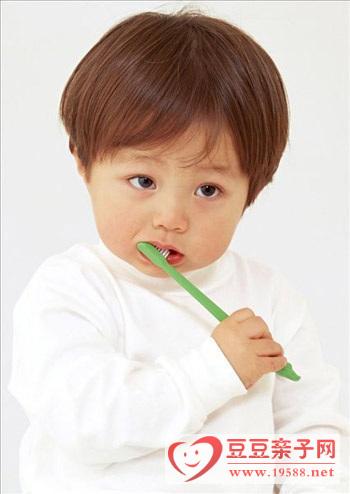 宝宝口腔护理：从乳牙就要保护好避免龋齿