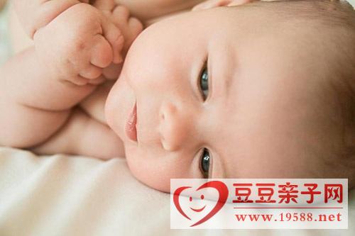 新生儿护理知识：宝宝胸口放压惊米袋能压惊？