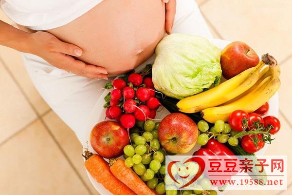 孕中期适度补充钙质，注意孕期饮食预防过敏儿