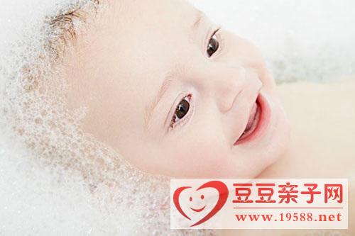 婴幼儿最好不要经常用护肤品对皮肤有刺激
