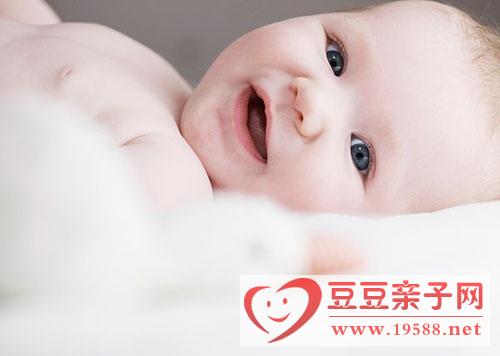 新生女宝宝来“月经”是属于正常生理现象吗？